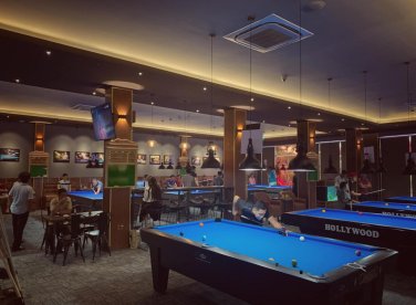 Mang bàn bida cho không gian quán cà phê của bạn, tại sao không?